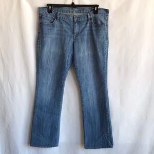 Old Navy light wash 5-pocket Diva jeans, size 14